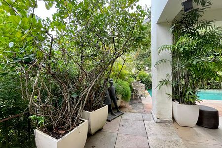 Casa à venda com 500m², 4 quartos e 2 vagas Casa à venda com 500m², 4 quartos e 2 vagasÁrea comum