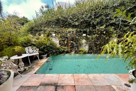 Casa à venda com 500m², 4 quartos e 2 vagas Casa à venda com 500m², 4 quartos e 2 vagasÁrea comum