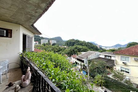 Casa à venda com 500m², 4 quartos e 2 vagas Casa à venda com 500m², 4 quartos e 2 vagasVaranda do Quarto 2