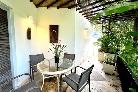 Casa à venda com 500m², 4 quartos e 2 vagas Casa à venda com 500m², 4 quartos e 2 vagasVaranda da Sala de jantar