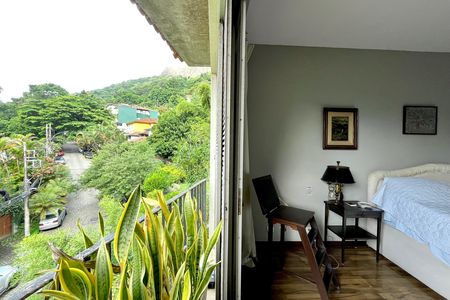 Casa à venda com 500m², 4 quartos e 2 vagas Casa à venda com 500m², 4 quartos e 2 vagasVaranda da Suíte 3