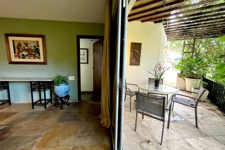 Casa à venda com 500m², 4 quartos e 2 vagas Casa à venda com 500m², 4 quartos e 2 vagasVaranda da Sala de jantar