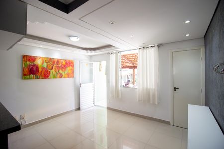 Sala de casa de condomínio à venda com 2 quartos, 110m² em Arvoredo Ii, Contagem