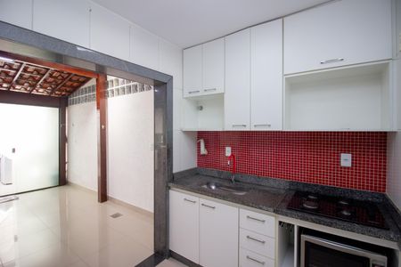 Casa de condomínio à venda com 110m², 2 quartos e 1 vagaCozinha e Área de Serviço