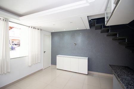 Sala de casa de condomínio à venda com 2 quartos, 110m² em Arvoredo Ii, Contagem