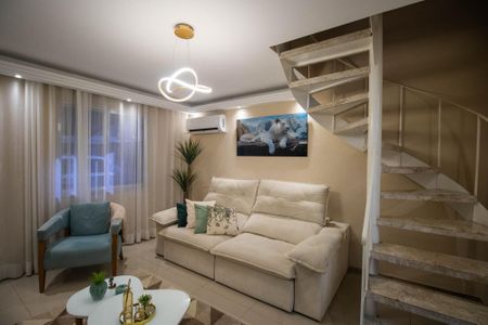 Sala de casa de condomínio para alugar com 2 quartos, 150m² em Galo Branco, São Gonçalo