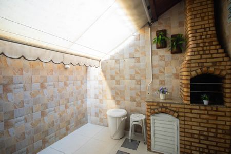 Casa de condomínio para alugar com 150m², 2 quartos e 1 vagaÁrea de Serviço