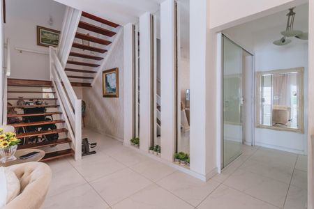 Casa de condomínio à venda com 480m², 5 quartos e 3 vagasSala