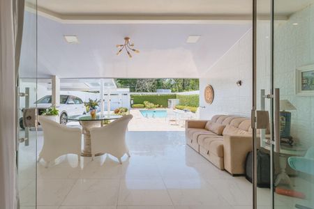 Casa de condomínio à venda com 480m², 5 quartos e 3 vagasSala