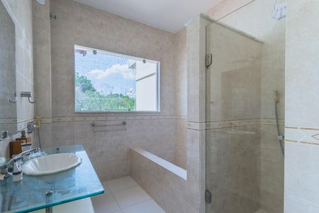 Casa de condomínio à venda com 480m², 5 quartos e 3 vagasBanheiro 