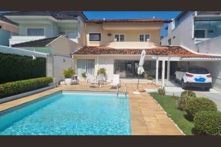 Casa de condomínio à venda com 480m², 5 quartos e 3 vagasÁrea externa