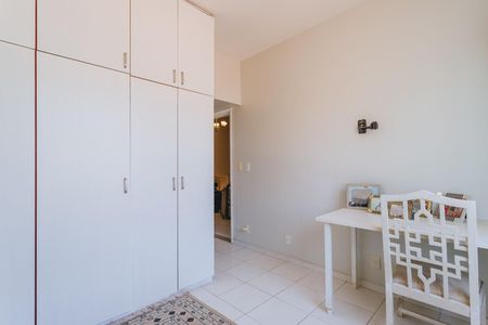 Casa de condomínio à venda com 480m², 5 quartos e 3 vagasQuarto