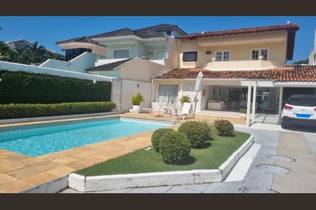 Casa de condomínio à venda com 480m², 5 quartos e 3 vagasÁrea externa