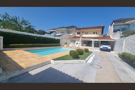 Casa de condomínio à venda com 480m², 5 quartos e 3 vagasÁrea externa