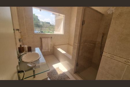 Casa de condomínio à venda com 480m², 5 quartos e 3 vagasBanheiro 