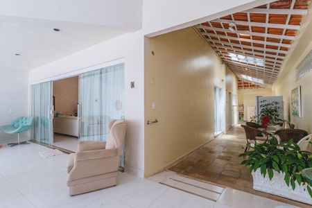 Casa de condomínio à venda com 480m², 5 quartos e 3 vagasSala