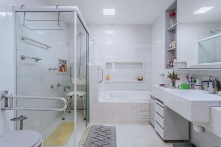 Casa de condomínio à venda com 480m², 5 quartos e 3 vagasBanheiro 