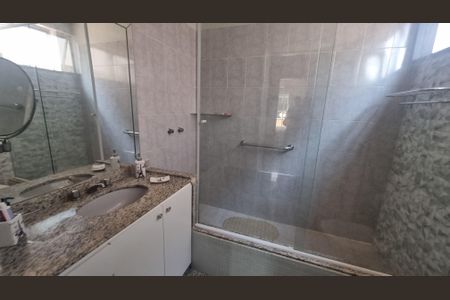 Casa de condomínio à venda com 480m², 5 quartos e 3 vagasBanheiro 