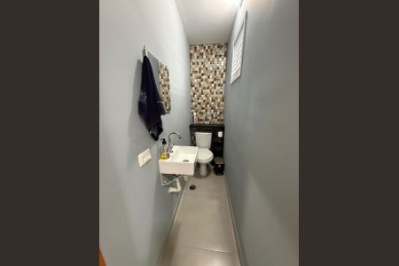 Banheiro de apartamento à venda com 2 quartos, 100m² em Vila Vilma, Santo André