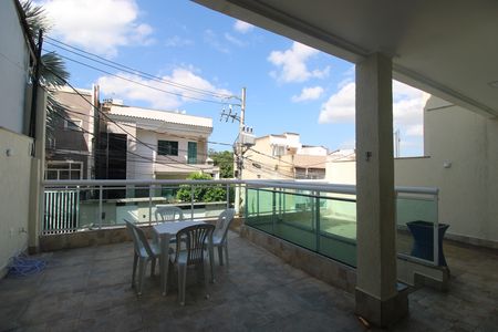 Casa de condomínio à venda com 200m², 3 quartos e 3 vagasFrente da casa