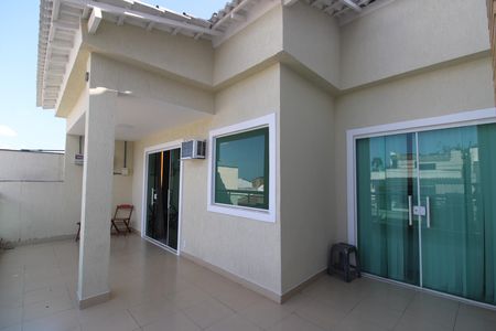 Casa de condomínio à venda com 200m², 3 quartos e 3 vagasVaranda das suítes