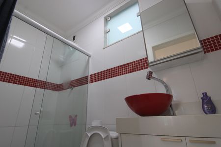 Casa de condomínio à venda com 200m², 3 quartos e 3 vagasBanheiro da suíte 1