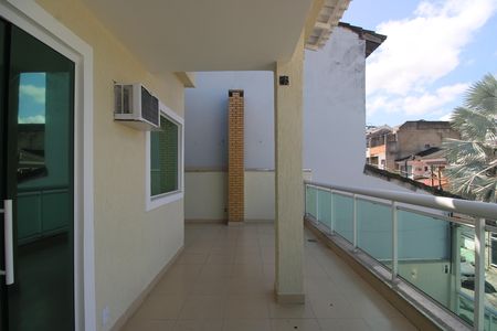 Casa de condomínio à venda com 200m², 3 quartos e 3 vagasVaranda das suítes