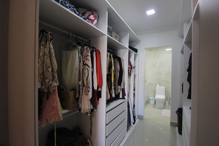 Casa de condomínio à venda com 200m², 3 quartos e 3 vagasSuíte 2 - Closet