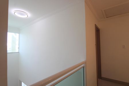Casa de condomínio à venda com 200m², 3 quartos e 3 vagasCorredor