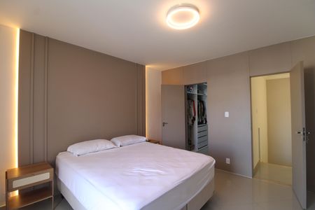 Casa de condomínio à venda com 200m², 3 quartos e 3 vagasSuíte 2