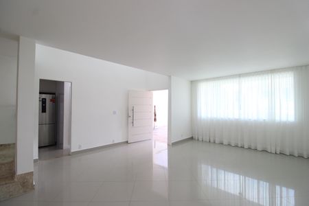 Sala de casa de condomínio à venda com 3 quartos, 200m² em Freguesia (jacarepaguá), Rio de Janeiro