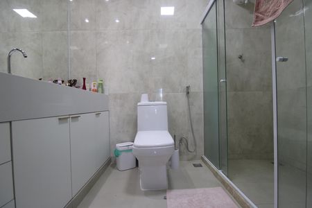 Casa de condomínio à venda com 200m², 3 quartos e 3 vagasBanheiro da suíte 2