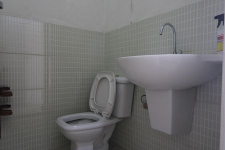 Casa de condomínio à venda com 200m², 3 quartos e 3 vagasLavabo