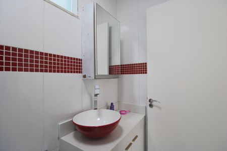 Casa de condomínio à venda com 200m², 3 quartos e 3 vagasBanheiro da suíte 1