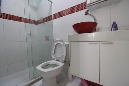 Casa de condomínio à venda com 200m², 3 quartos e 3 vagasBanheiro da suíte 1