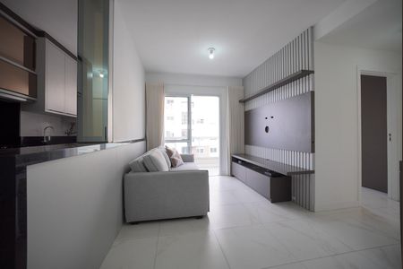 Sala de apartamento para alugar com 2 quartos, 70m² em Kobrasol, São José