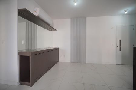 Sala de apartamento para alugar com 2 quartos, 70m² em Kobrasol, São José