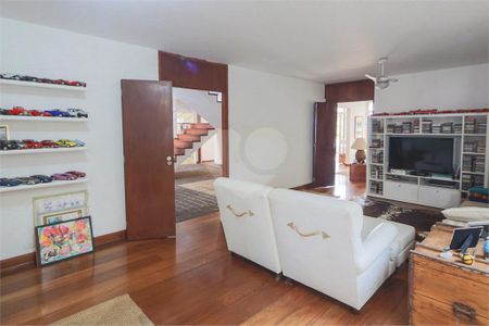 Casa à venda com 4 quartos, 620m² em Chácara Monte Alegre, São Paulo