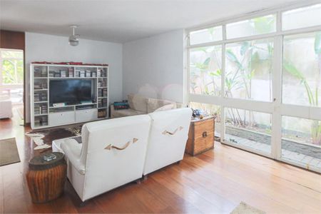 Casa à venda com 4 quartos, 620m² em Chácara Monte Alegre, São Paulo
