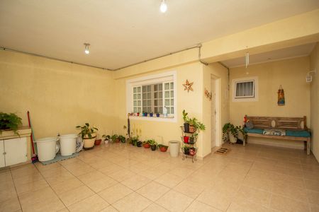 Garagem de casa à venda com 3 quartos, 140m² em Vila Mangalot, São Paulo