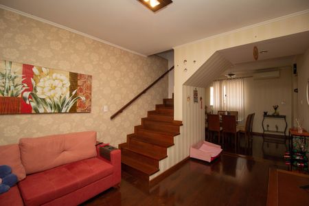 Casa à venda com 3 quartos, 140m² em Vila Mangalot, São Paulo