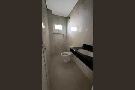 Banheiro de kitnet/studio para alugar com 1 quarto, 26m² em São Paulo, Belo Horizonte