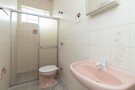 Banheiro de apartamento para alugar com 1 quarto, 50m² em Santana, Porto Alegre