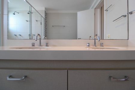 Apartamento à venda com 223m², 5 quartos e 4 vagasBanheiro Suíte 4