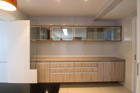 Apartamento à venda com 223m², 5 quartos e 4 vagasCozinha 