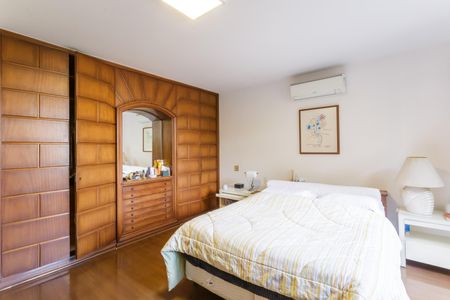 Casa à venda com 500m², 4 quartos e 4 vagas Casa à venda com 500m², 4 quartos e 4 vagasSuíte 2