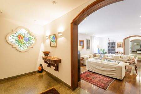 Casa à venda com 500m², 4 quartos e 4 vagas Casa à venda com 500m², 4 quartos e 4 vagasSala