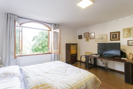Casa à venda com 500m², 4 quartos e 4 vagas Casa à venda com 500m², 4 quartos e 4 vagasSuíte 2