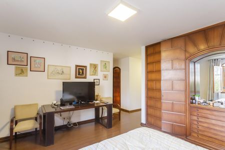 Casa à venda com 500m², 4 quartos e 4 vagas Casa à venda com 500m², 4 quartos e 4 vagasSuíte 2