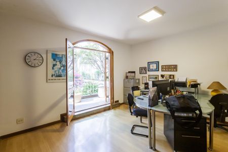 Casa à venda com 500m², 4 quartos e 4 vagas Casa à venda com 500m², 4 quartos e 4 vagasQuarto 2